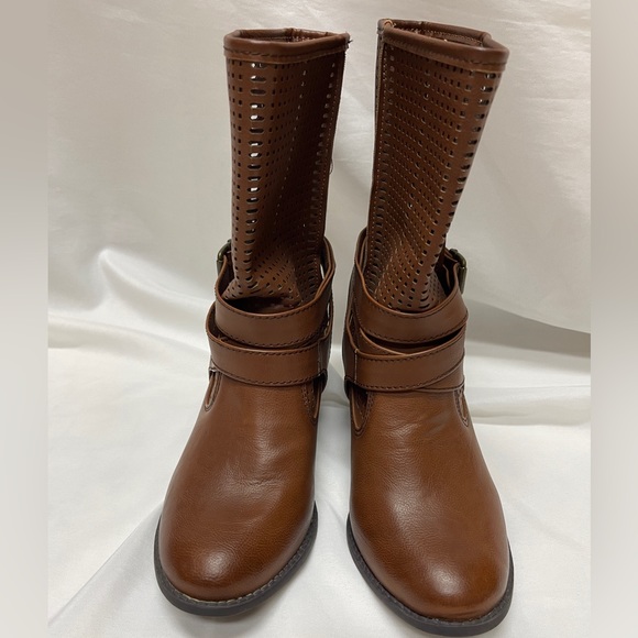 Maurice’s Boots Bobbi Brown Short Size 8.5M  2.75” Strappy Chunky Heels Casual - Picture 3 of 9